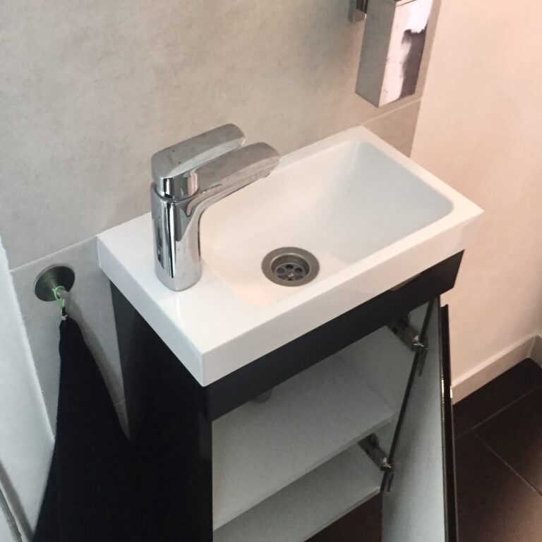 Тумба под умывальник в туалет