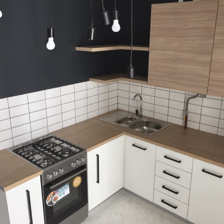 Кухня в стиле LOFT для съемной квартиры