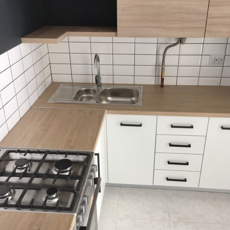 Кухня в стиле LOFT для съемной квартиры