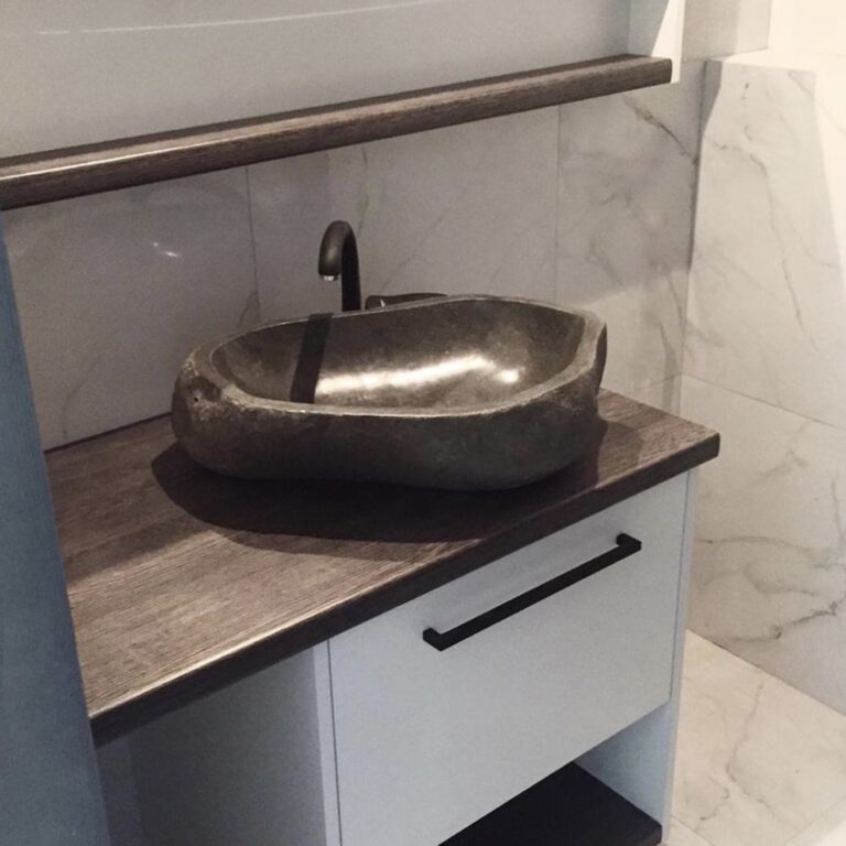 Тумба с каменной раковиной