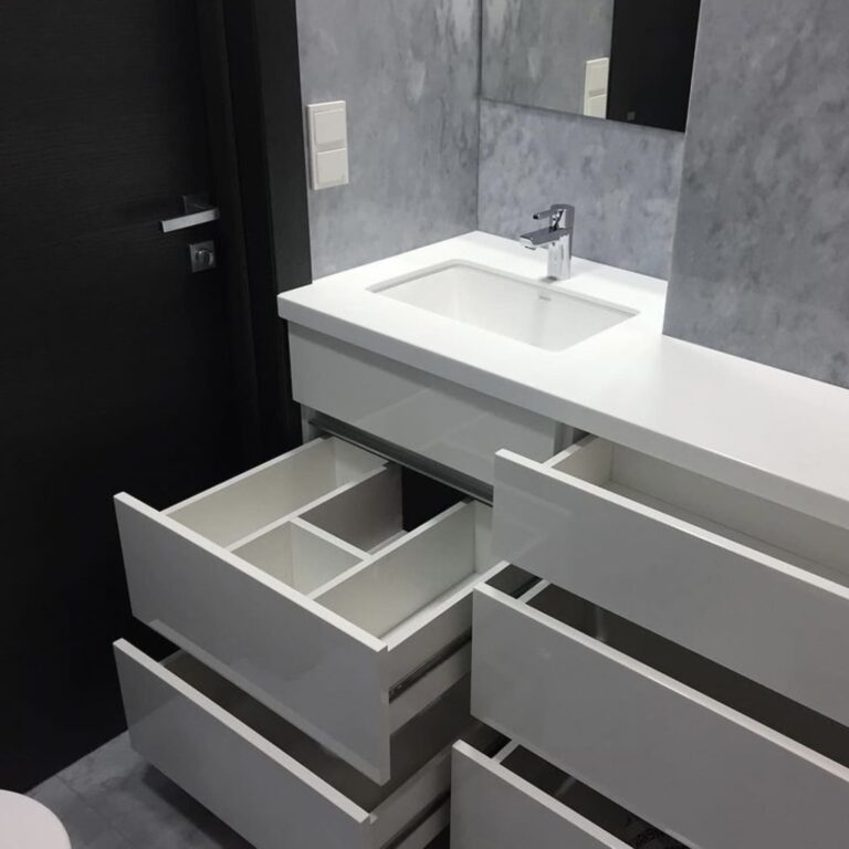 Тумба с выдвижными ящиками