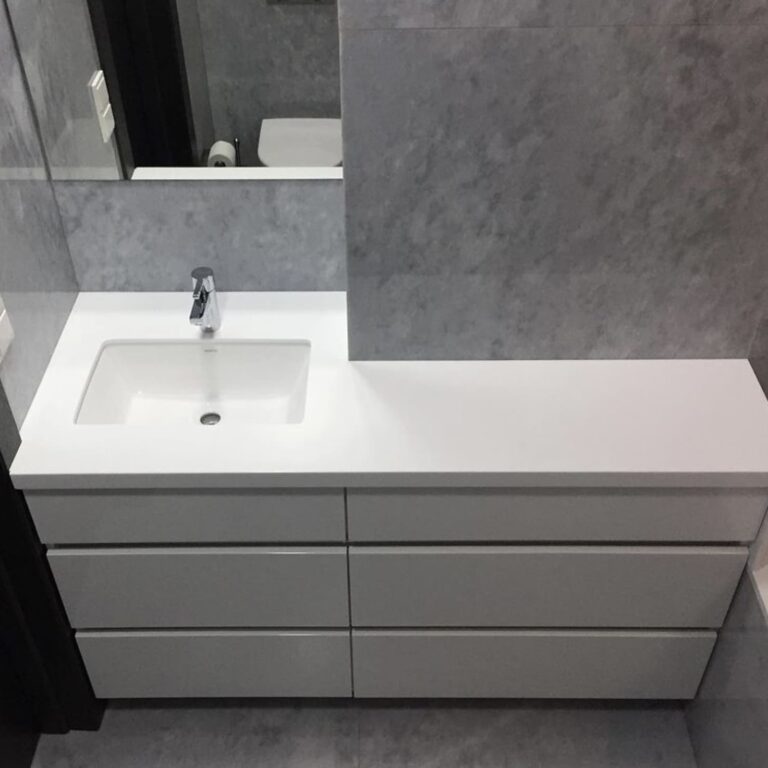 Тумба с выдвижными ящиками