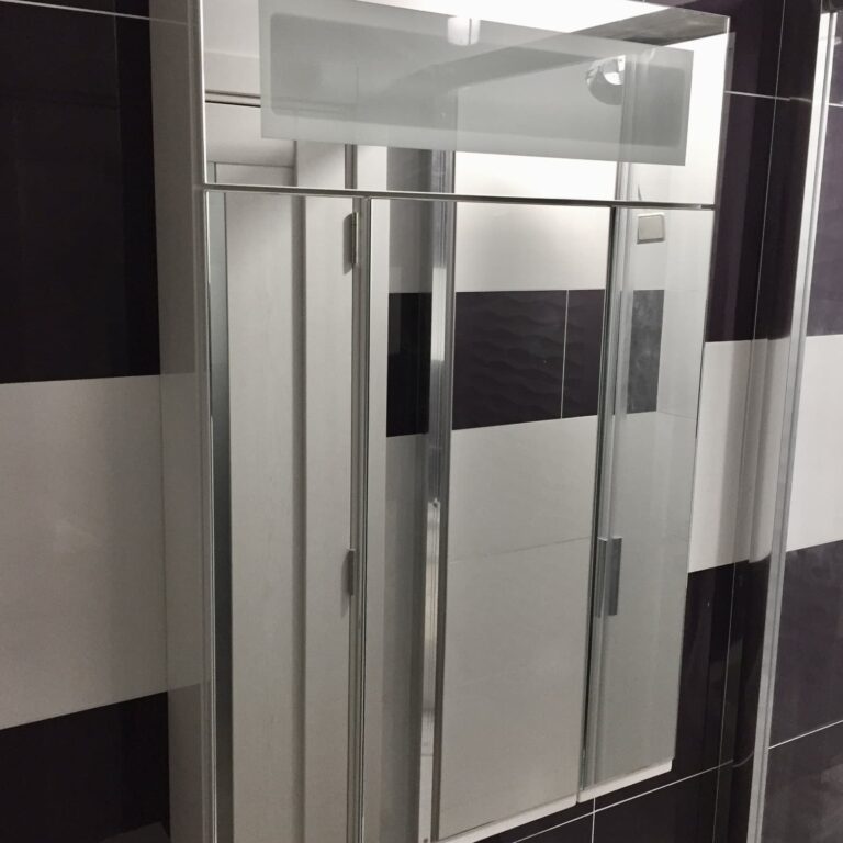 Зеркальный шкаф с подсветкой в ванную