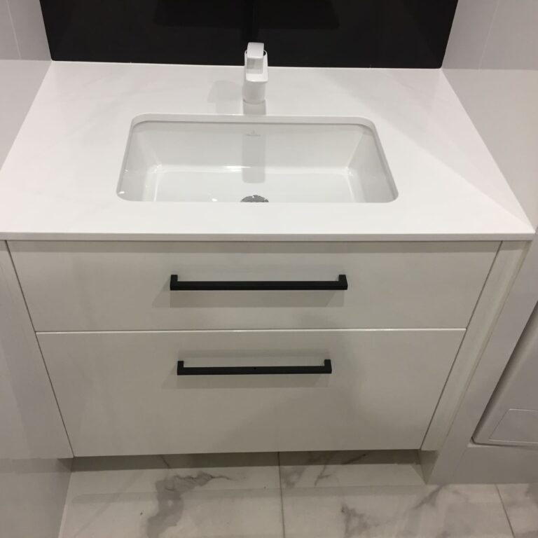 Тумба в ванную под умывальник