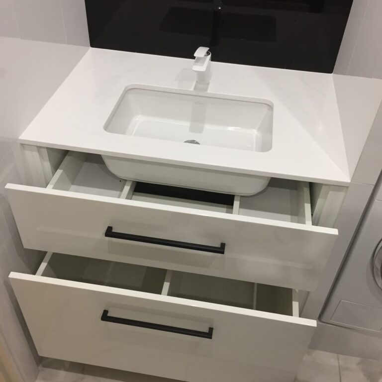 Тумба в ванную под умывальник