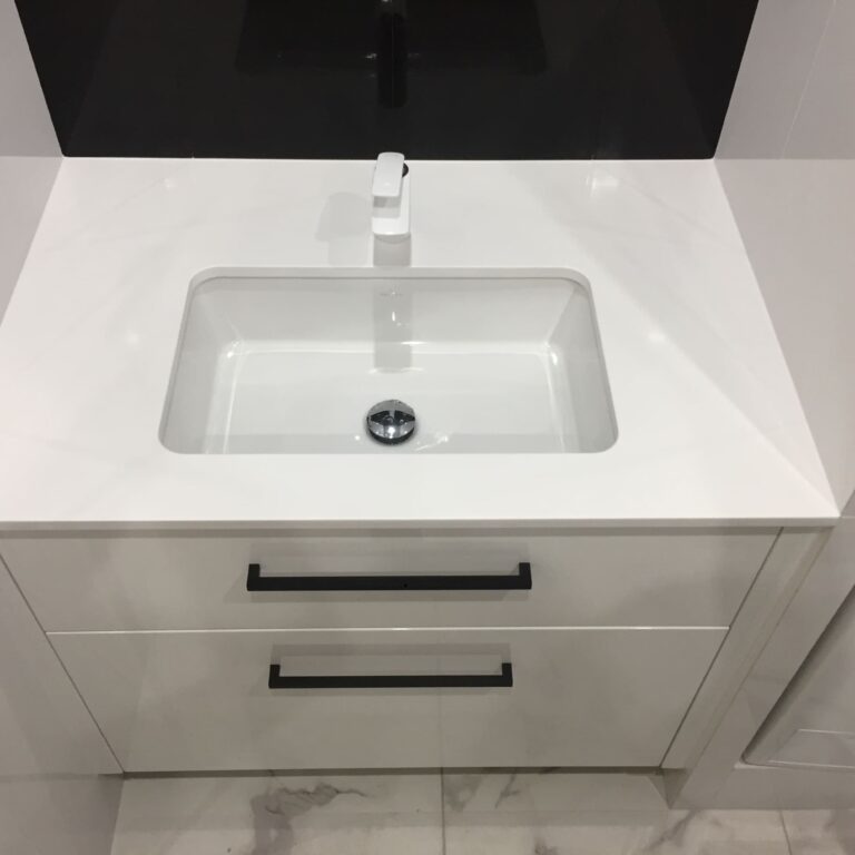 Тумба в ванную под умывальник