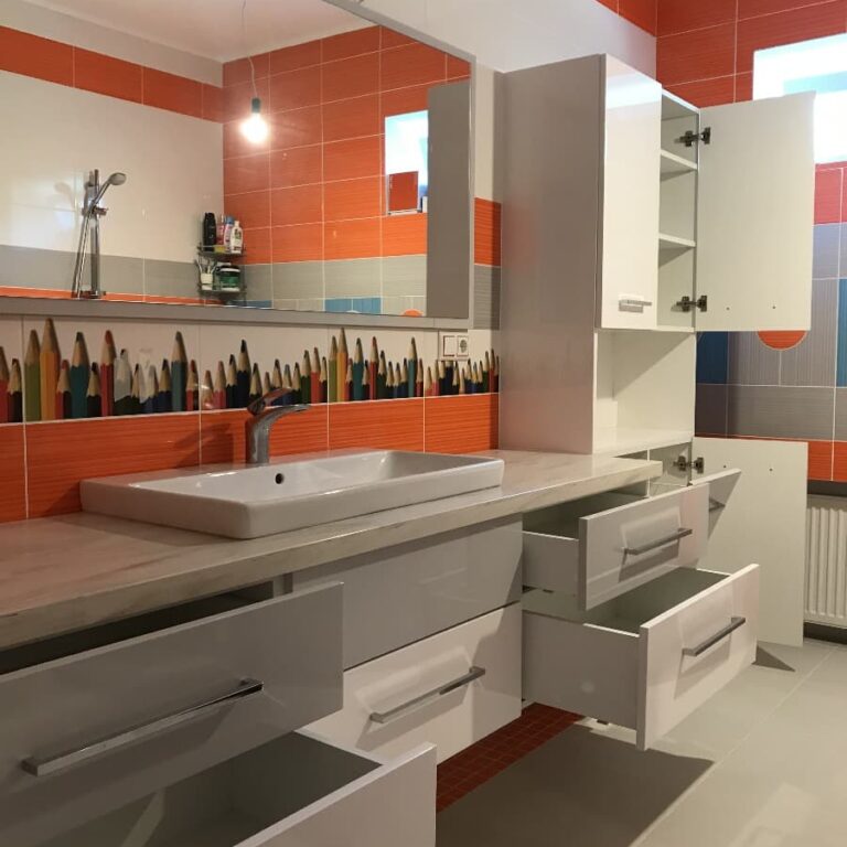 Комплект мебели в детский санузел