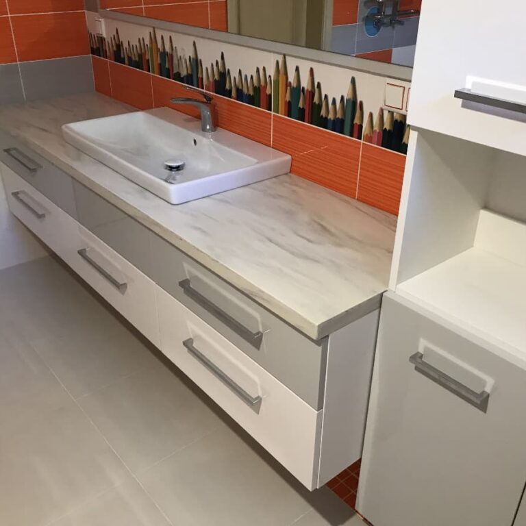 Комплект мебели в детский санузел