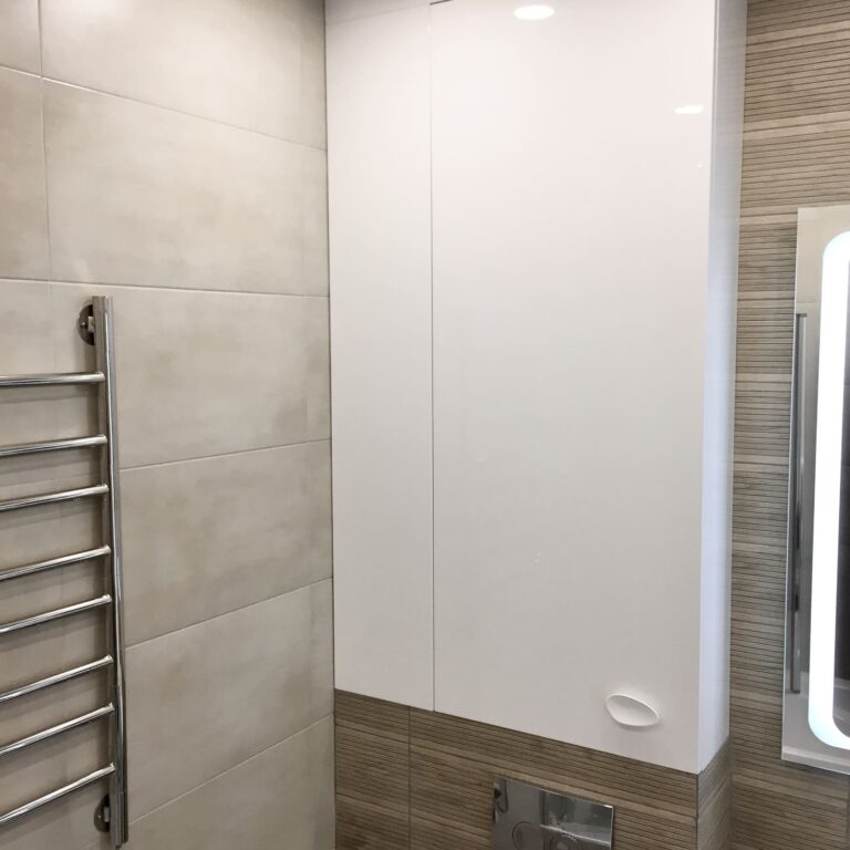 Шкафчик над инсталляцией