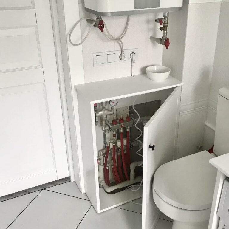 Шкафчик в ванную для труб