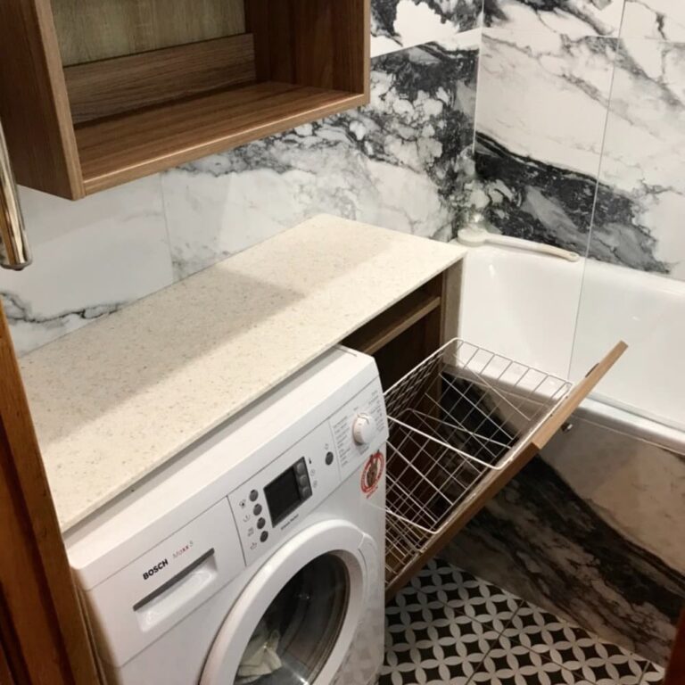 Тумба с корзиной для белья в ванную возле стиральной машины