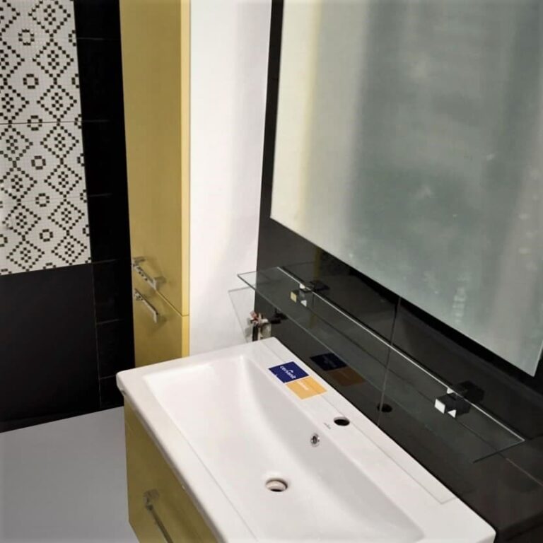 Тумба и пенал в ванную под заказ с желтыми фасадами