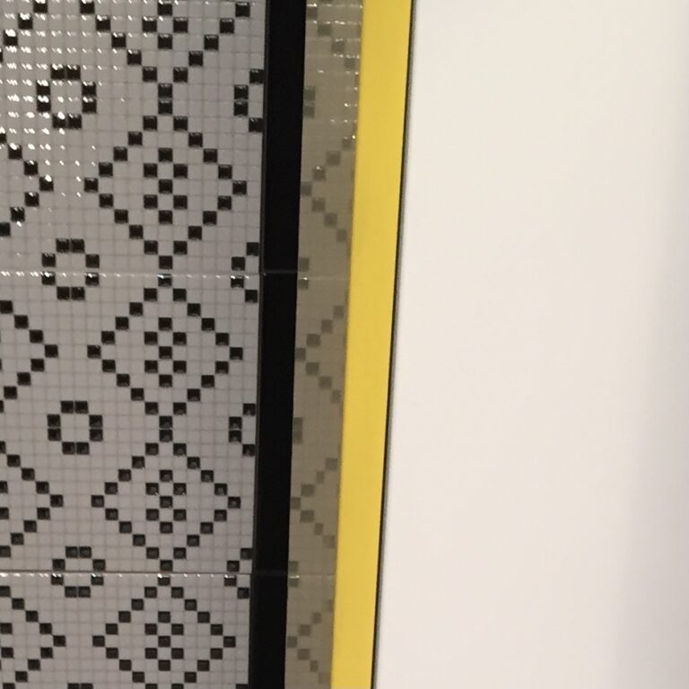 Тумба и пенал в ванную под заказ с желтыми фасадами