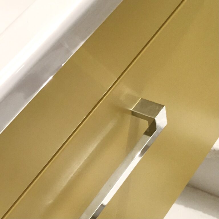 Тумба и пенал в ванную под заказ с желтыми фасадами