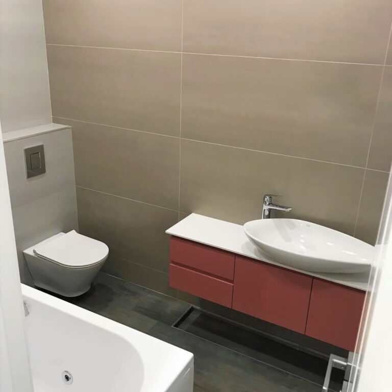 Тумба в детскую ванну в ярком малиновом цвете изготовленная под заказ в Киеве