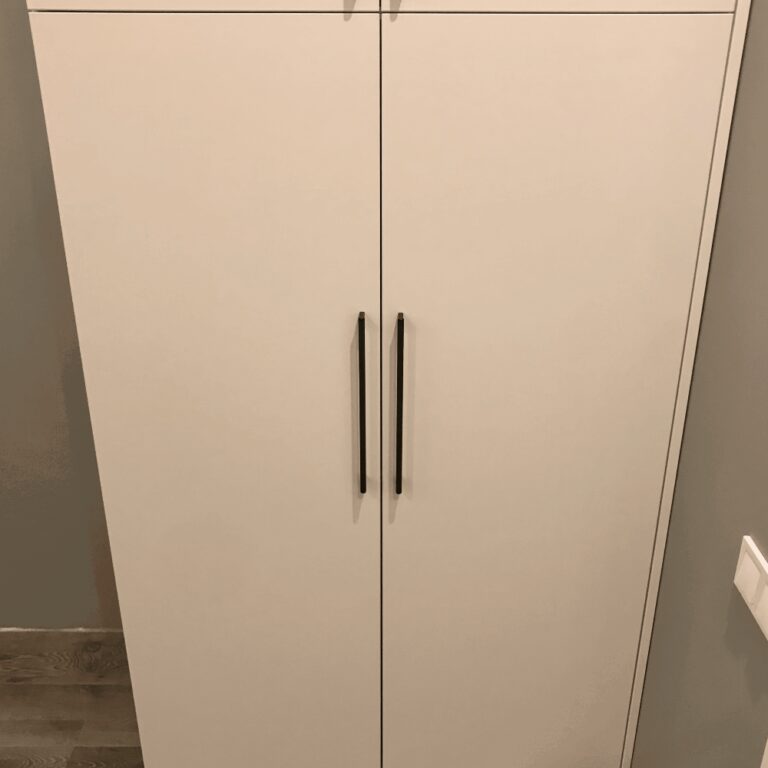 Шкаф в детскую на заказ в белом цвете на 4 двери