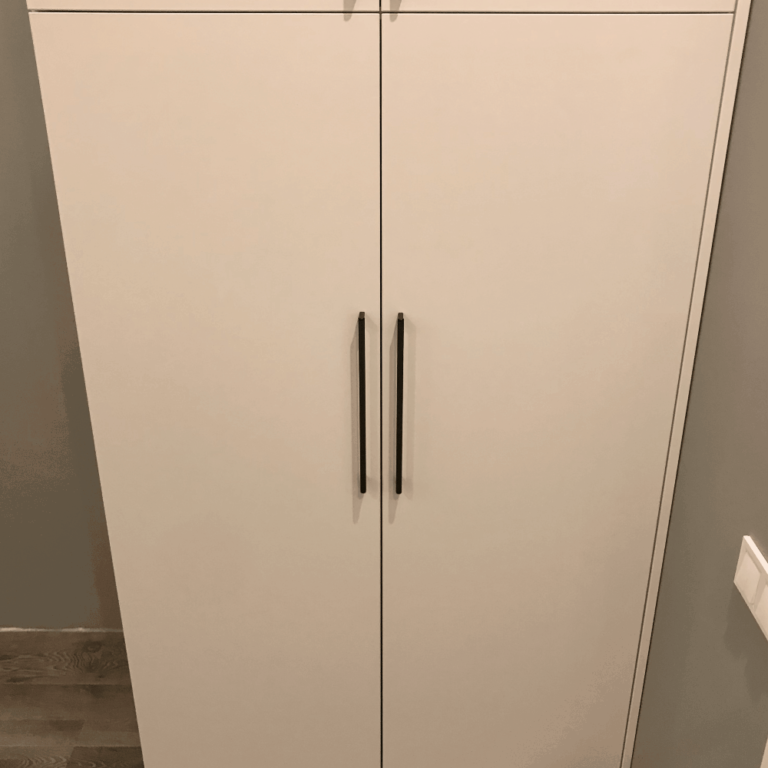 Шкаф в детскую на заказ в белом цвете на 4 двери