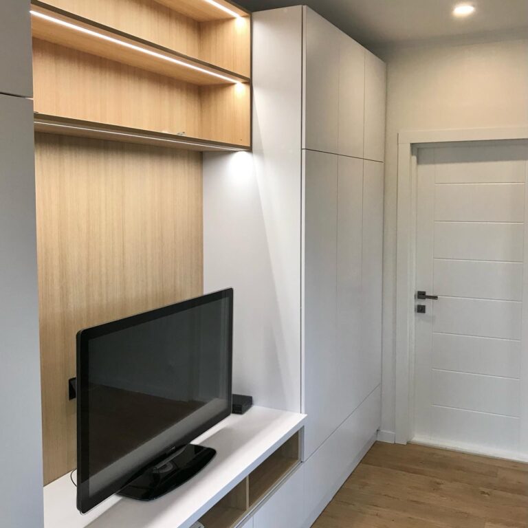 Мебель в спальню на заказ с ТВ зоной