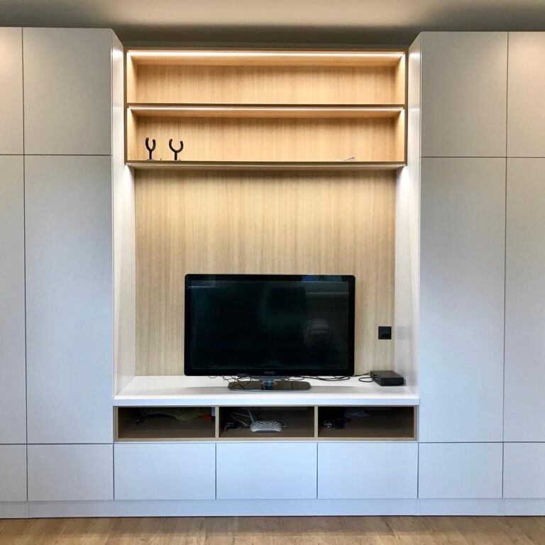 Встроенный шкаф в спальню под заказ