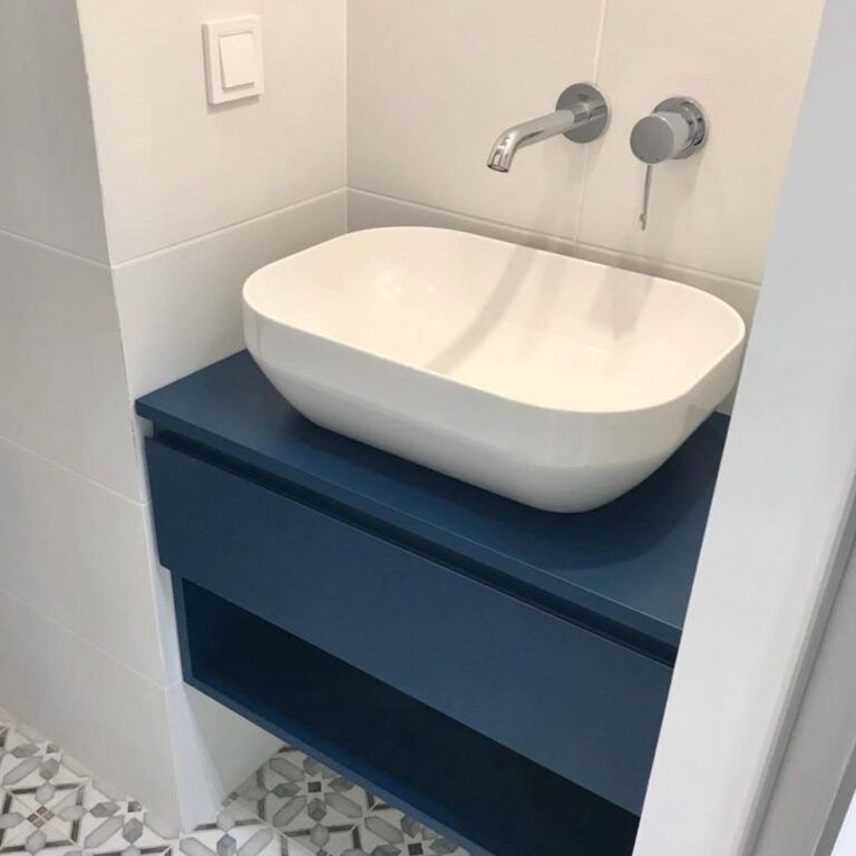 Синяя тумба под умывальник