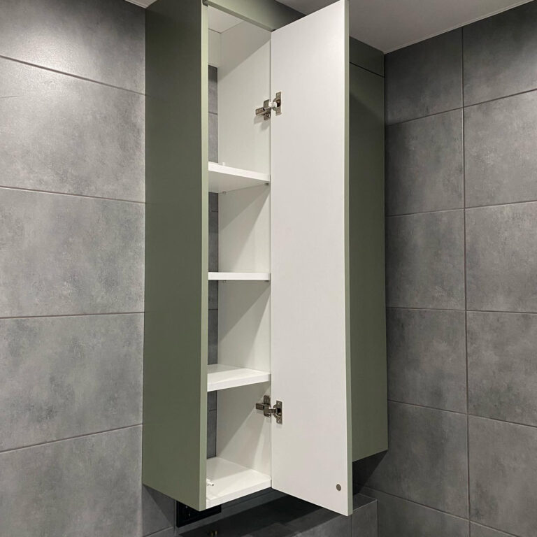 Зеленый шкафчик в ванную комнату на заказ