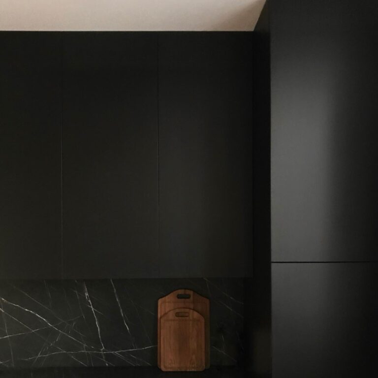 Кухня в черном цвете