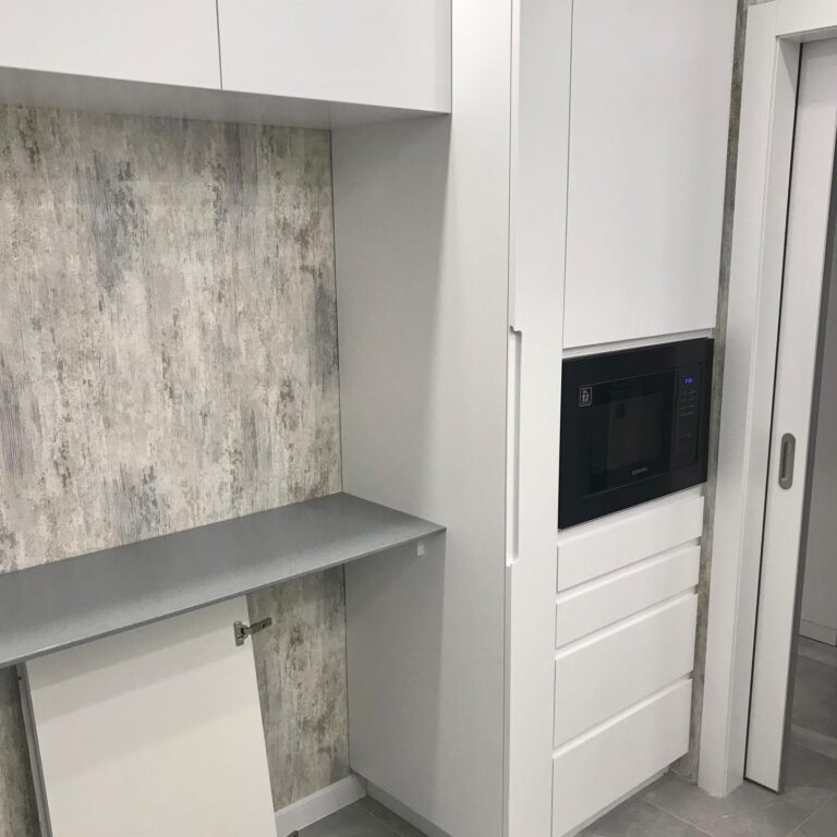 Пенал на кухню із вбудованною СВЧ