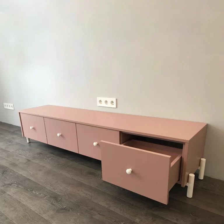 Пудровая-тумба-под-ТВ-в-детскую