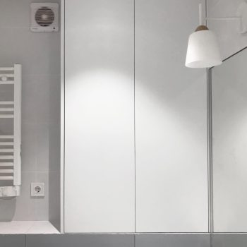 Белый навесной шкафчик в ванную в Киеве — мини