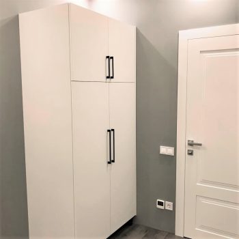 Шкаф в детскую на заказ в белом цвете на 4 двери